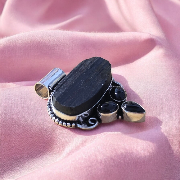 Black Raw Tourmaline & Onyx Pendant Necklace Handmade 925 Sterling Silver Plated - Picture 4 of 9